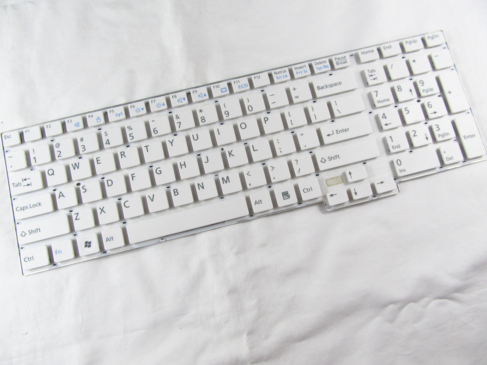 Bàn phím Fujitsu AH77 màu trắng