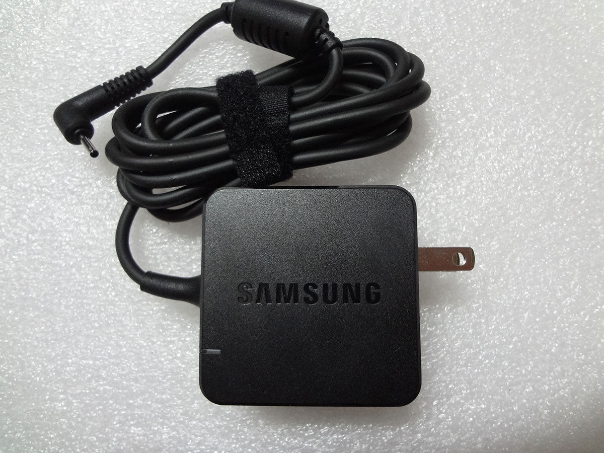 Sạc Laptop Samsung 12V 2.2A Vuông